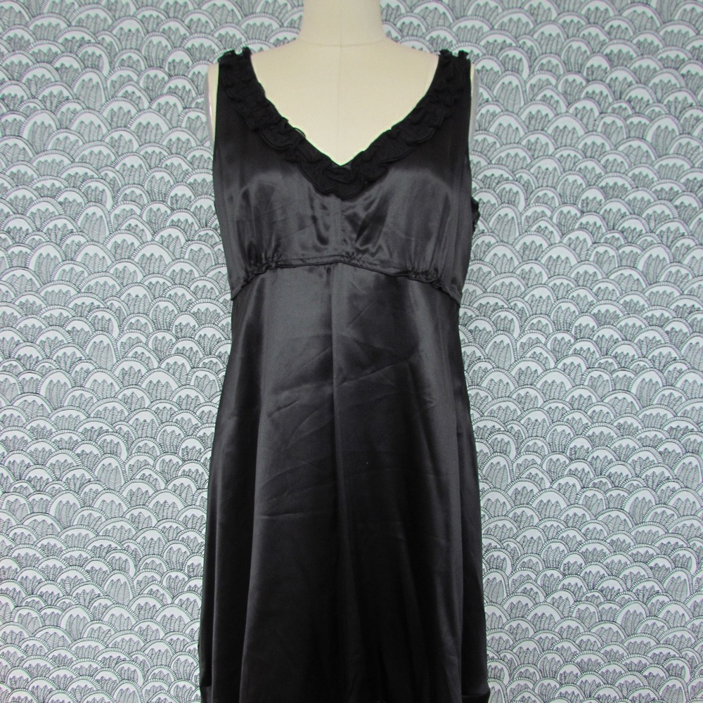 T TAHARI Silk Satin Charlotte V Neck Evening Dress